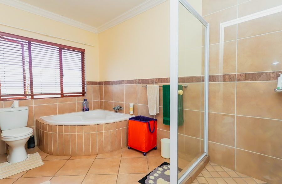 3 Bedroom Property for Sale in The Coves North West